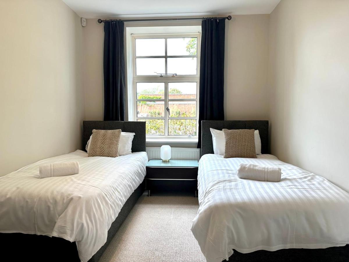 Desirable 2 Bedroom Apartment In Bicester That Sleeps 5 Exterior foto